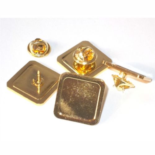 Superior Badge Blank square 16mm gold clutch and clear dome
